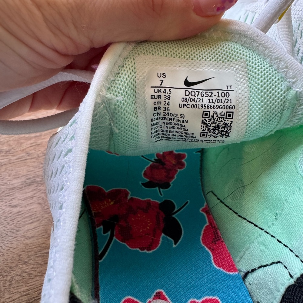 NIKE Women’s Air Max 270 Size 7 White Mint Foam - Picture 6 of 10